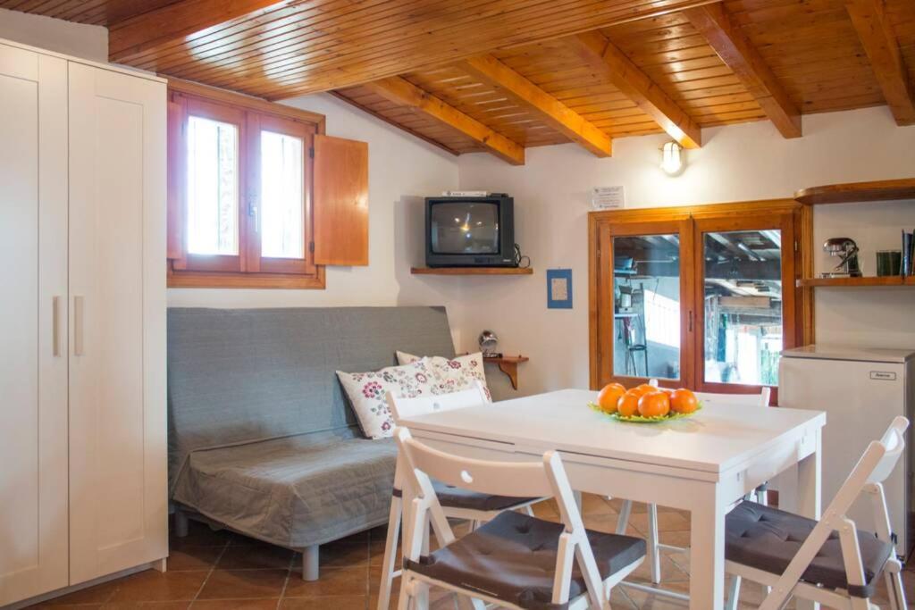 Como Lakeside Cottage - Lakefront Private Garden With Private Access To The Lake Onno المظهر الخارجي الصورة