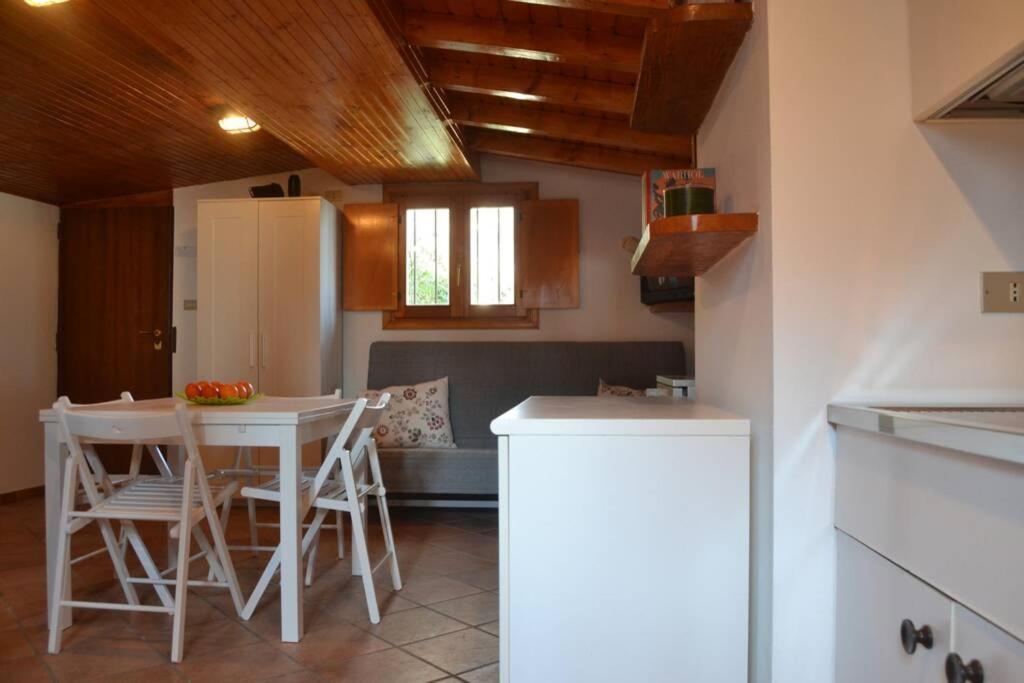 Como Lakeside Cottage - Lakefront Private Garden With Private Access To The Lake Onno المظهر الخارجي الصورة