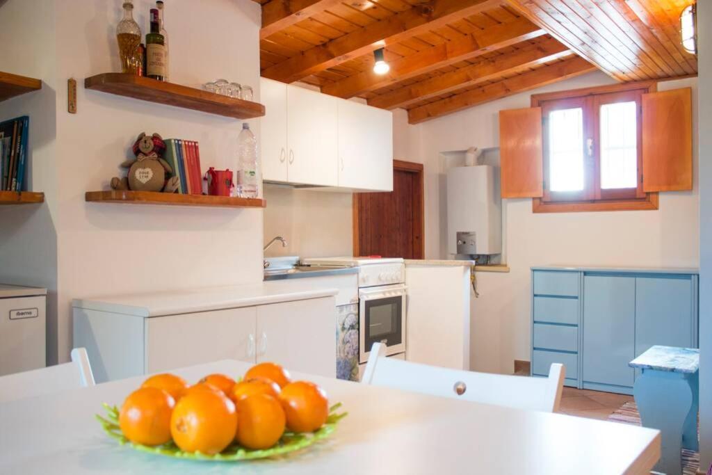 Como Lakeside Cottage - Lakefront Private Garden With Private Access To The Lake Onno المظهر الخارجي الصورة