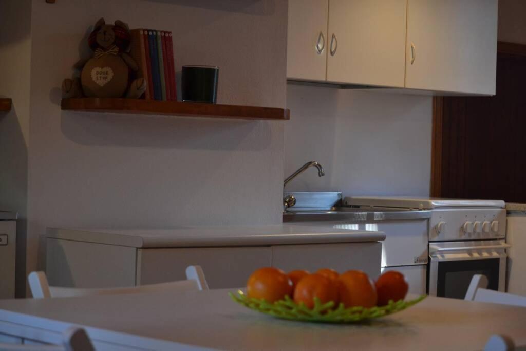 Como Lakeside Cottage - Lakefront Private Garden With Private Access To The Lake Onno المظهر الخارجي الصورة