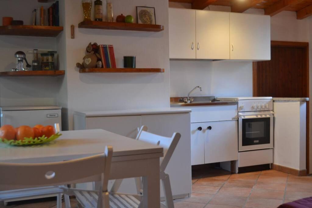 Como Lakeside Cottage - Lakefront Private Garden With Private Access To The Lake Onno المظهر الخارجي الصورة